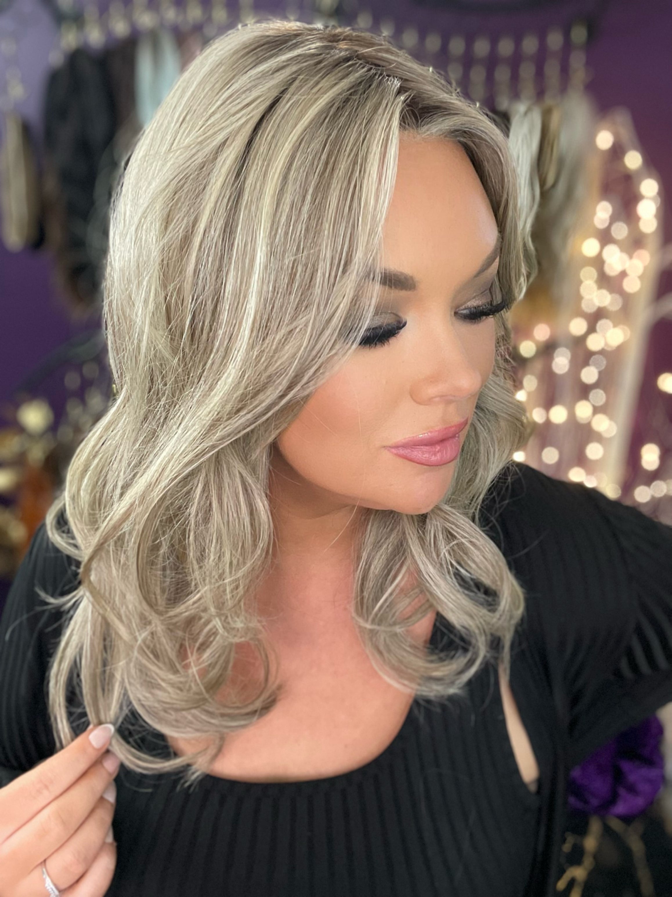 Darcy Vanilla Almond Hand-Tied HS Platinum Luxury Wig CA1 W6350